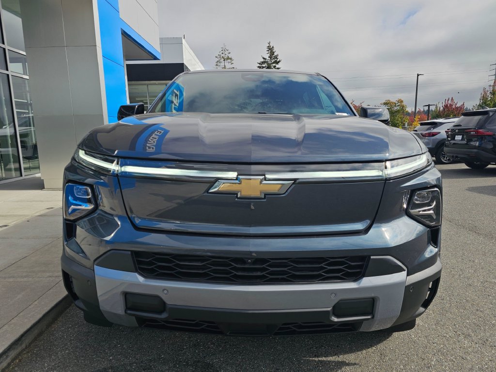 Used 2026 Chevrolet Silverado EV LT AWD/4WD image 2