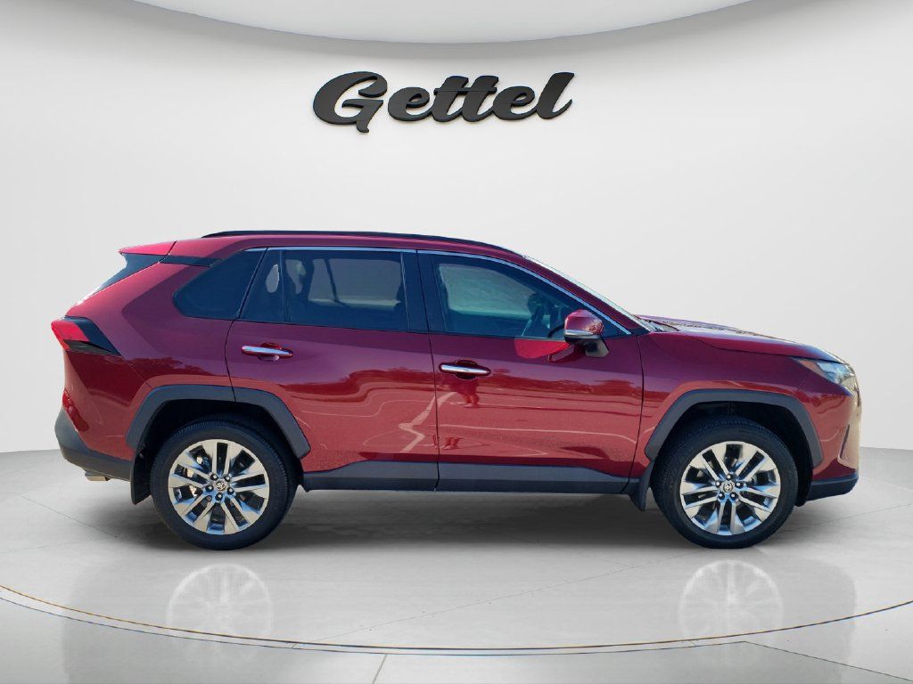 Used 2023 Toyota RAV4 Limited FWD image 4