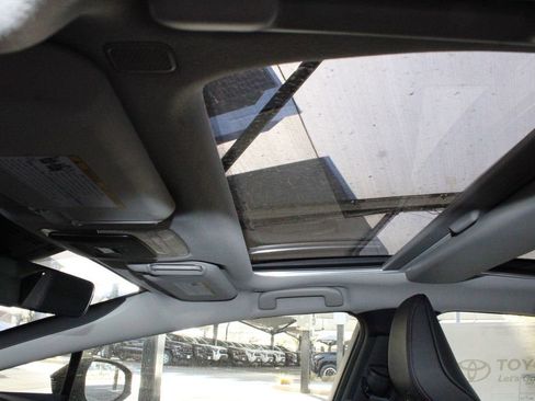 New 2026 Toyota Prius Plug-In Hybrid FWD image 32