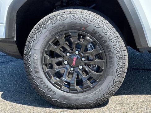 New 2026 GMC Canyon Elevation w/ Convenience Package RWD image 31