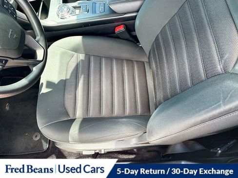 Used 2017 Ford Fusion SE w/ Fusion SE Technology Package FWD image 8