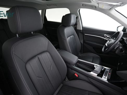 Used 2024 Audi Q8 e-tron Premium AWD/4WD image 23