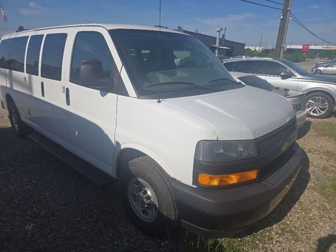 Used 2023 Chevrolet Express 3500 LS RWD image 4