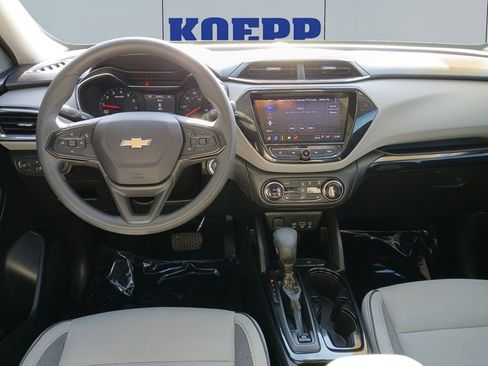 Used 2022 Chevrolet TrailBlazer LT w/ Convenience Package FWD image 12