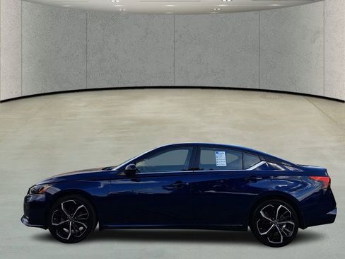 Used 2023 Nissan Altima 2.5 SR w/ SR Premium Package image 8