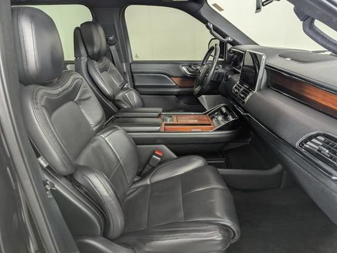 Used 2020 Lincoln Navigator Reserve w/ Equipment Group 208A Reserve AWD/4WD image 23