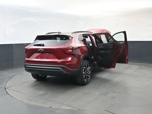 Used 2025 Chevrolet Trax RS image 30