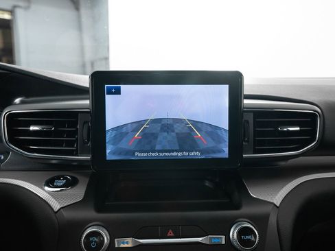 Used 2020 Ford Explorer XLT w/ Equipment Group 202A image 39