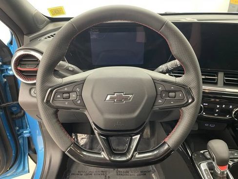 Used 2025 Chevrolet Trax RS w/ Sunroof Package FWD image 14