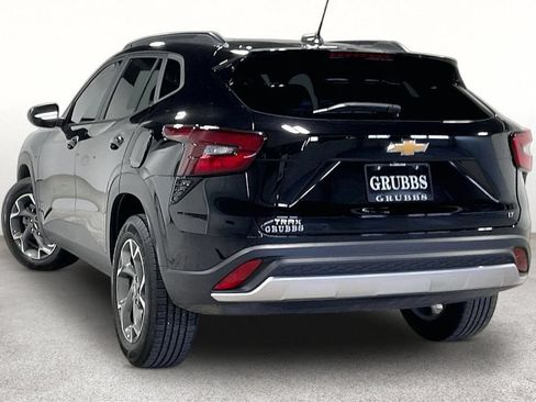 Used 2024 Chevrolet Trax LT w/ Driver Confidence Package FWD image 15