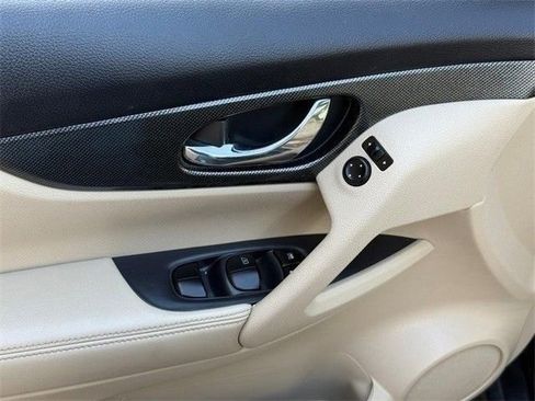 Used 2015 Nissan Rogue SL w/ SL Premium Package image 17