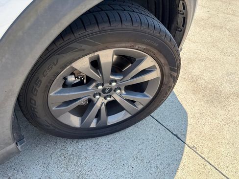 Used 2021 Ford Explorer XLT w/ Equipment Group 202A RWD image 16