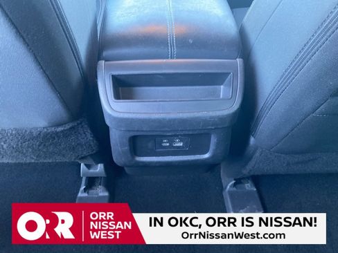 Used 2024 Nissan Pathfinder S image 17