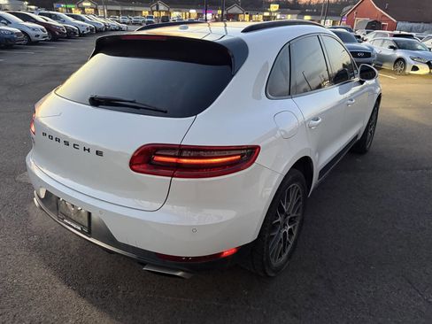 Used 2018 Porsche Macan Base AWD 4dr SUV image 7