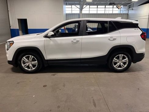 Used 2024 GMC Terrain SLE image 6