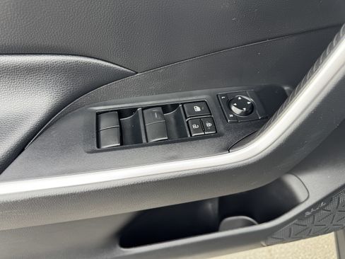 Used 2021 Toyota RAV4 XLE image 12