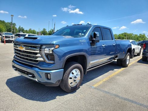 Used 2024 Chevrolet Silverado 3500 High Country w/ High Country Premium Package AWD/4WD image 3