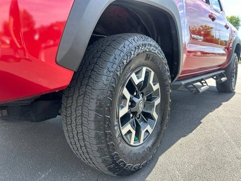 Used 2022 Toyota Tacoma TRD Off-Road w/ Technology Package AWD/4WD image 14