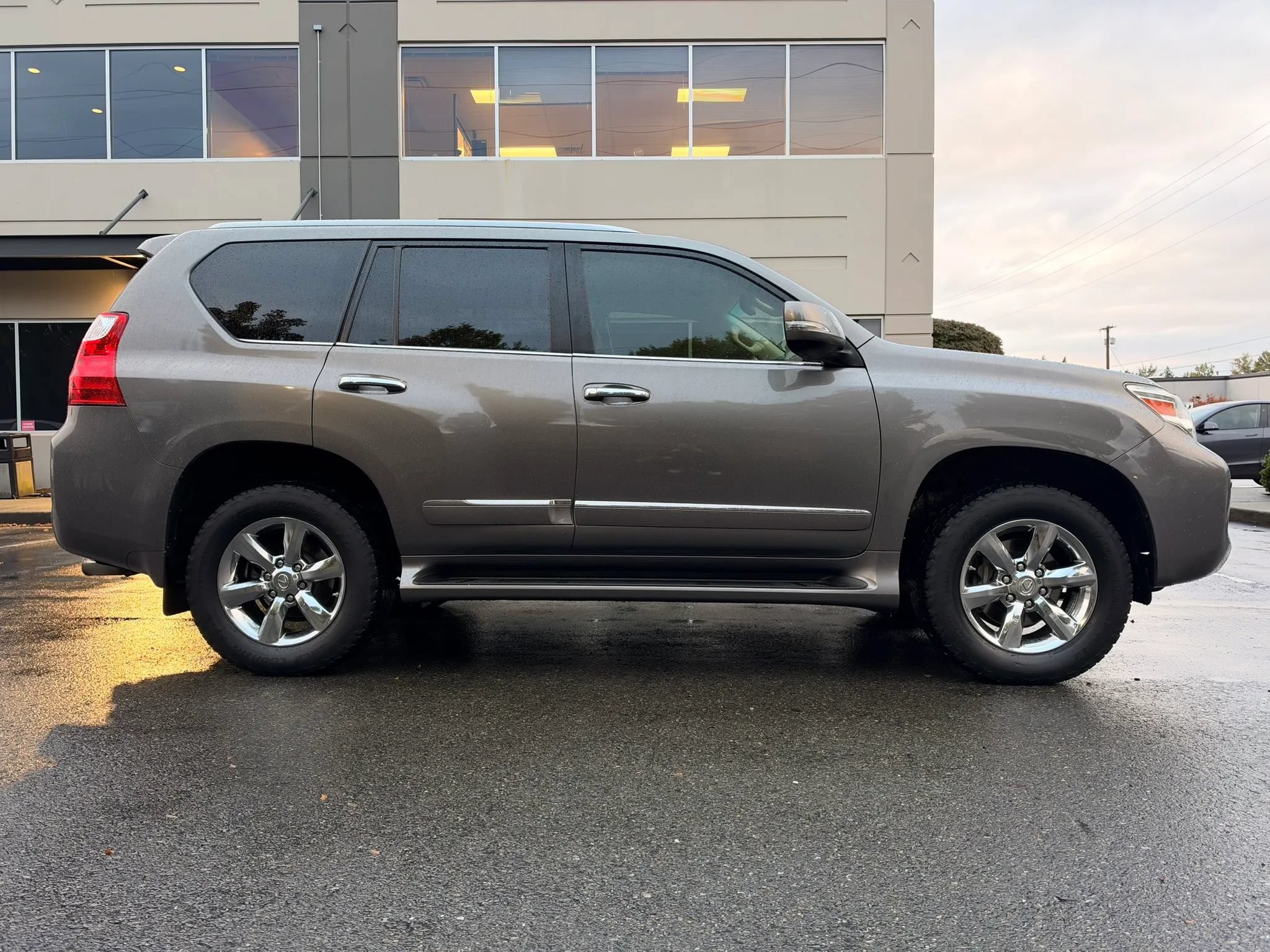 Used 2013 Lexus GX 460 w/ Comfort Plus Pkg AWD/4WD image 16