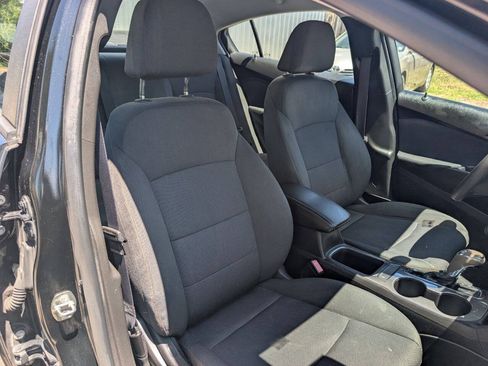 Used 2019 Chevrolet Cruze LS FWD image 26