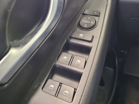 Used 2019 Hyundai Elantra GT FWD image 27