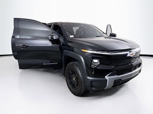 Used 2025 Chevrolet Silverado EV LT image 16