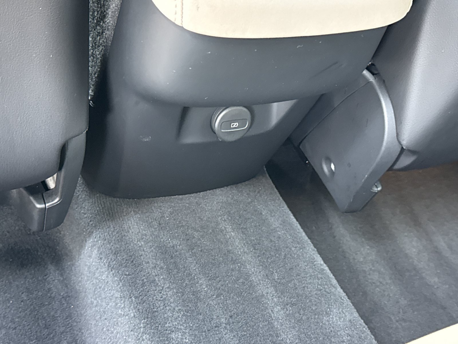 Certified 2026 Volvo XC90 B6 Plus AWD/4WD image 13