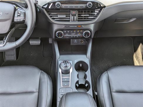 Used 2022 Ford Escape SEL image 18