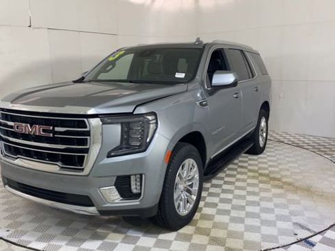 Used 2023 GMC Yukon SLT w/ SLT Luxury Package AWD/4WD image 4