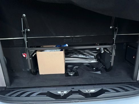 Used 2021 Mercedes-Benz Sprinter 2500 w/ Windows All Around Package image 23