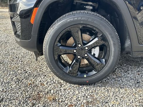 New 2025 Jeep Grand Cherokee Altitude image 11