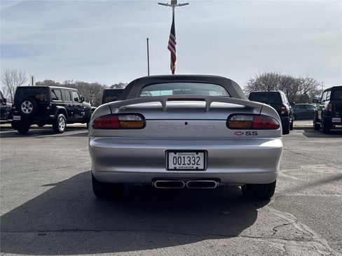 Used 2002 Chevrolet Camaro Z28 w/ SS Performance/Appearance Pkg RWD image 6