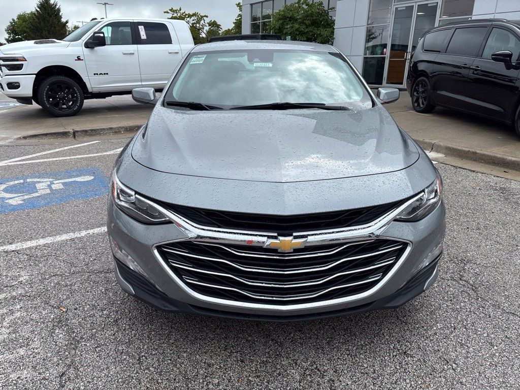 Used 2024 Chevrolet Malibu LT FWD image 3