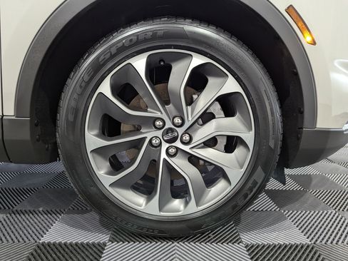 Used 2023 Lincoln Nautilus Reserve AWD/4WD image 6