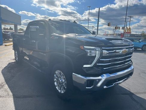 Used 2025 Chevrolet Silverado 3500 LTZ w/ LTZ Plus Package image 7