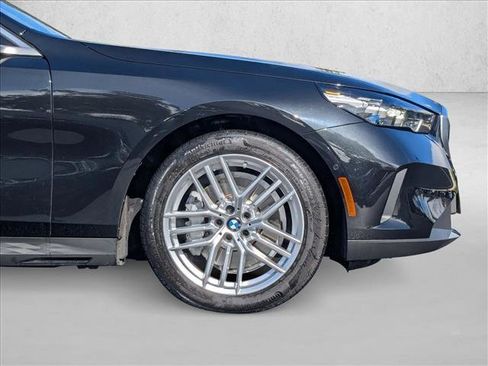 Used 2025 BMW 530i w/ Premium Package image 24