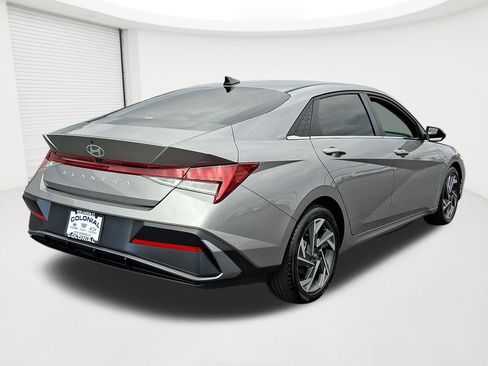 Certified 2024 Hyundai Elantra SEL w/ Convenience Package image 4