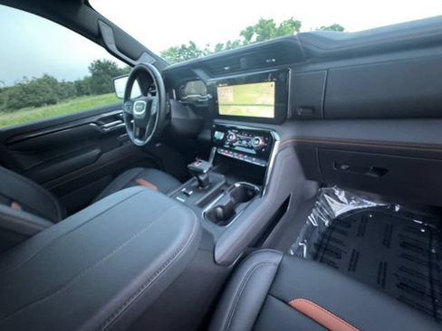 Used 2025 GMC Sierra 1500 AT4 w/ Technology Package AWD/4WD image 31
