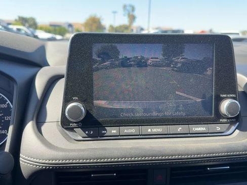Used 2024 Nissan Rogue SV FWD image 17