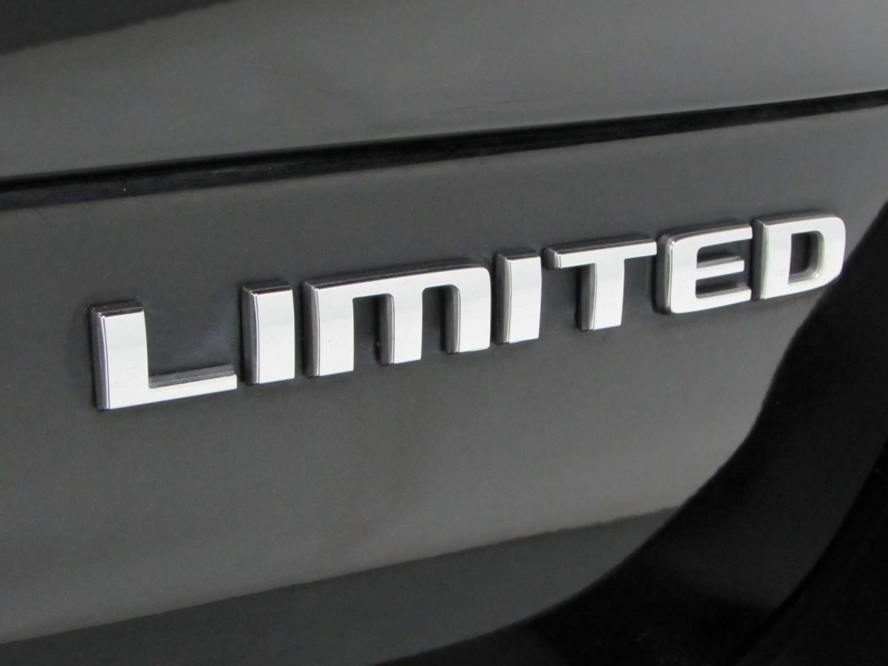 Used 2023 Jeep Grand Cherokee L Limited AWD/4WD image 39