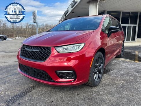 New 2026 Chrysler Pacifica Select image 1