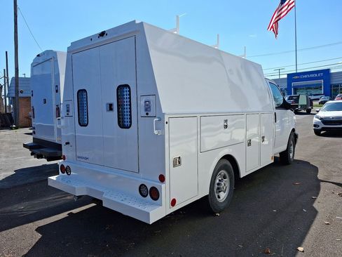 New 2024 Chevrolet Express 3500 w/ Power Convenience Package RWD image 9