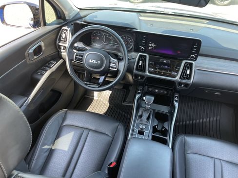Certified 2023 Kia Sorento EX w/ Panoramic Sunroof Package FWD image 13