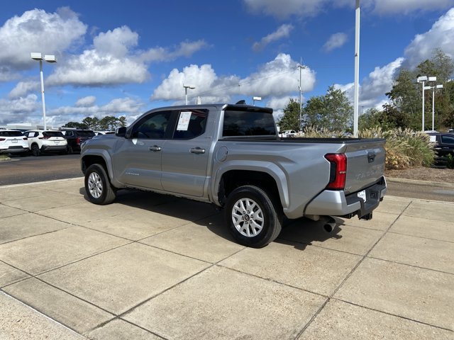Used 2025 Toyota Tacoma SR5 AWD/4WD image 8