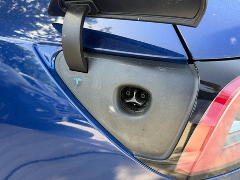 Used 2020 Tesla Model 3 Standard Range RWD image 33