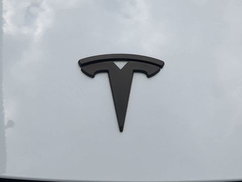 Used 2021 Tesla Model Y Performance image 11