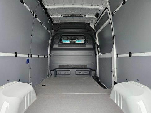 Used 2024 Mercedes-Benz Sprinter 3500 image 17