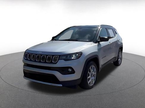 Used 2025 Jeep Compass Limited AWD/4WD image 7