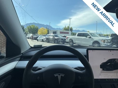 Used 2025 Tesla Model Y Long Range AWD/4WD image 19