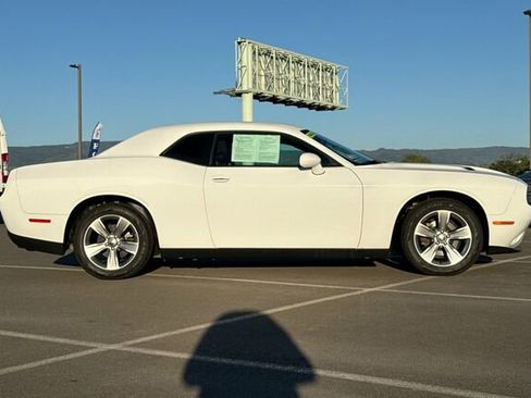 Used 2016 Dodge Challenger SXT image 3